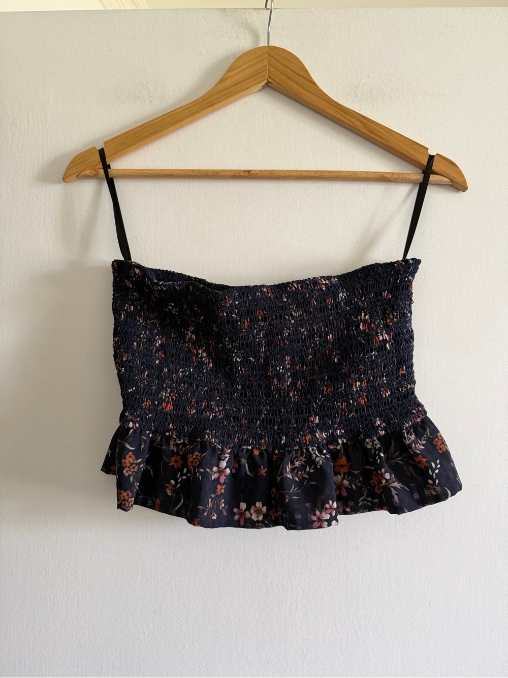 Tularosa Revolve Navy Floral Bobby Bandeau Smocked Ruffle Top size Large EUC - Picture 4 of 7